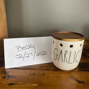 Rae Dunn Garlic